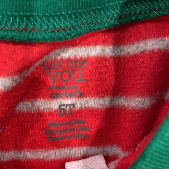 2 pairs of 5t Christmas footed pajamas - Picture 3 of 7